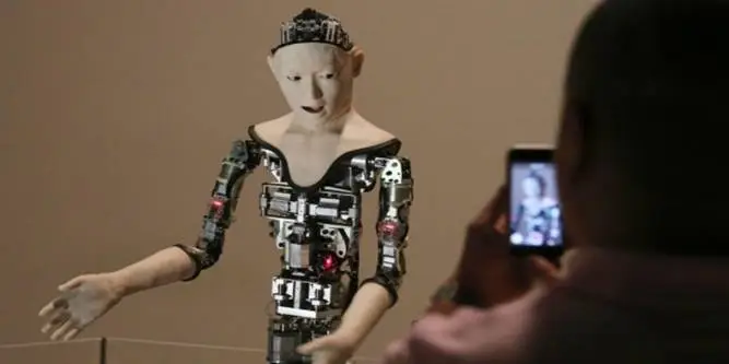 东京大学开发仿人机器人Alter3 能执行ChatGPT指令