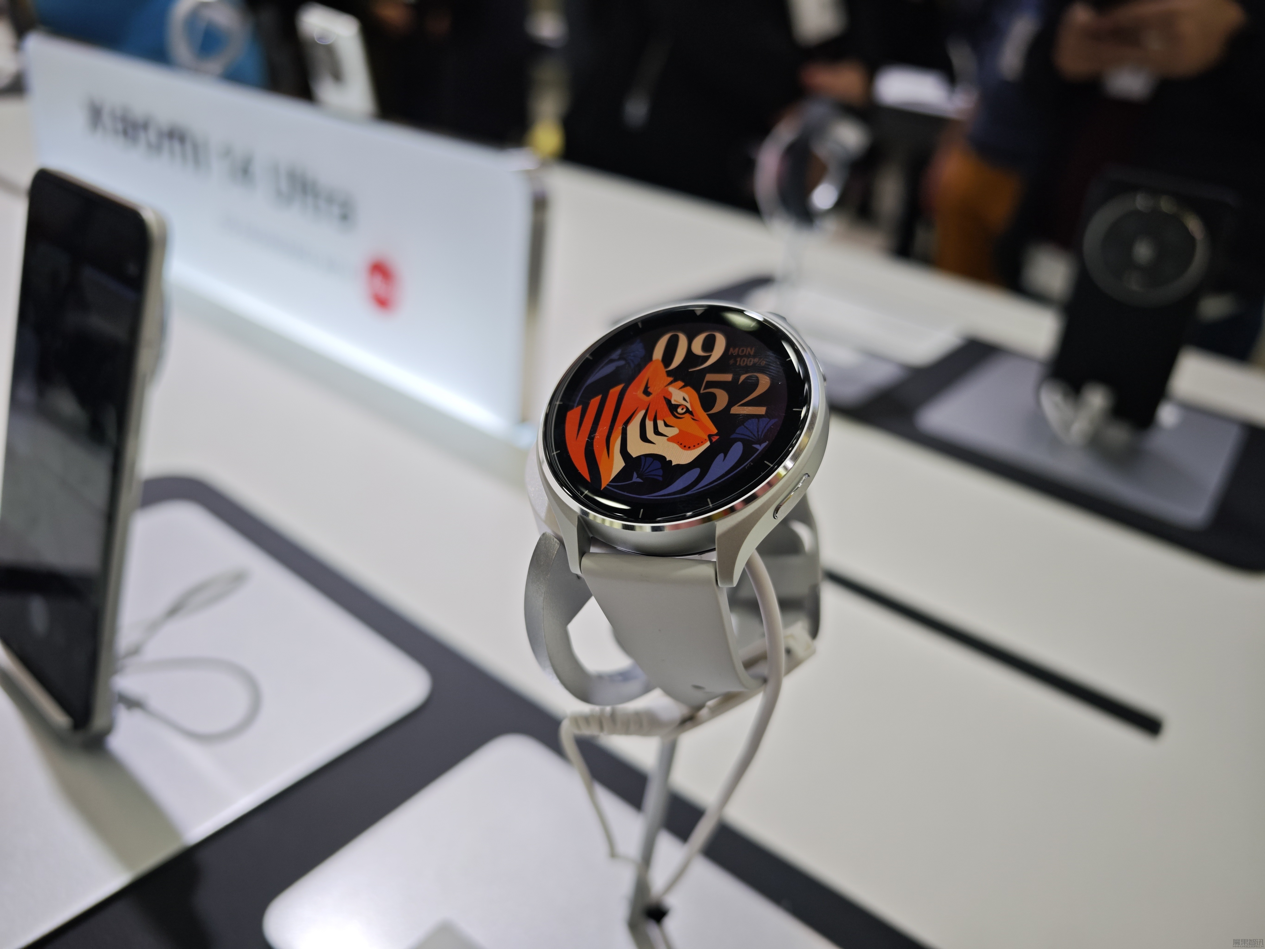MWC 2024首日观察:三星智能戒指爆了,AI穿戴迎第二春?插图1 MWC 2024首日观察:三星智能戒指爆了,AI穿戴迎第二春?