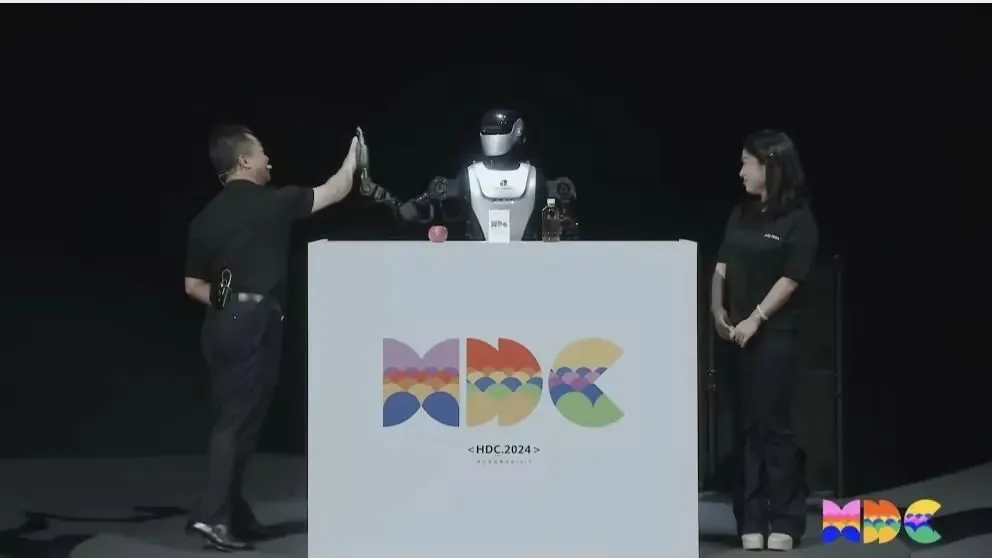 乐聚夸父人形机器人亮相 HDC 2024,搭载华为云盘古具身智能大模型插图 乐聚夸父人形机器人亮相 HDC 2024,搭载华为云盘古具身智能大模型
