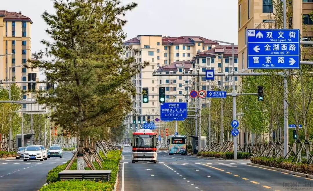 红绿灯用上 AI:根据车流量、行人过街调整时长,雄安新区已落地插图1 红绿灯用上 AI:根据车流量、行人过街调整时长,雄安新区已落地