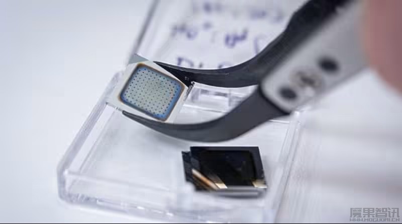 类人机器人里程碑：科学家研制出可切换角色的“全能”人工神经元