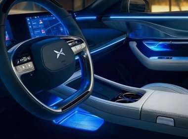 何小鹏“剧透”：小鹏训练的一个物理大模型 是国内车企“独一份”