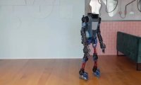 新型人形机器人 Menteebot 亮相：人类可用自然语言向其发号施令