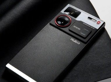 努比亚「掀桌」，竖折手机价格进入2K价位，百元档也有AI