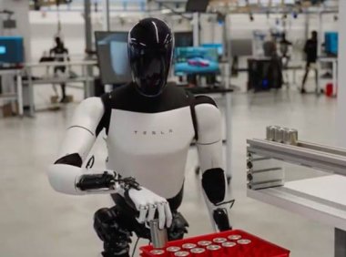 “进厂打工”的机器人、即将发布的Robotaxi，藏着特斯拉的野心与危机
