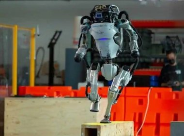 丰田研究所与波士顿动力合作，推进机器人大规模行为模型等研究