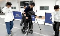 韩国科研人员开发出可穿戴机器人：帮助截瘫用户行走、越障、爬楼梯