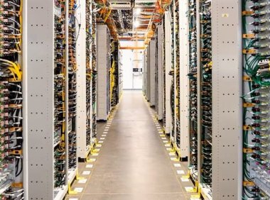 亚马逊 AWS 展示 Project Rainier 分布式集群，有望成为最强 AI 模型训练计算机