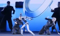 荣耀首款人形机器人荣耀 ROBOT 热舞视频发布，在 MWC 2026 上演太空步
