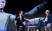 机器人自由出招对打，宇树王兴兴预计未来六个月左右落地