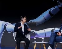 机器人自由出招对打，宇树王兴兴预计未来六个月左右落地