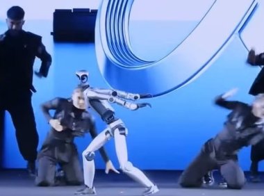 荣耀首款人形机器人荣耀 ROBOT 热舞视频发布，在 MWC 2026 上演太空步